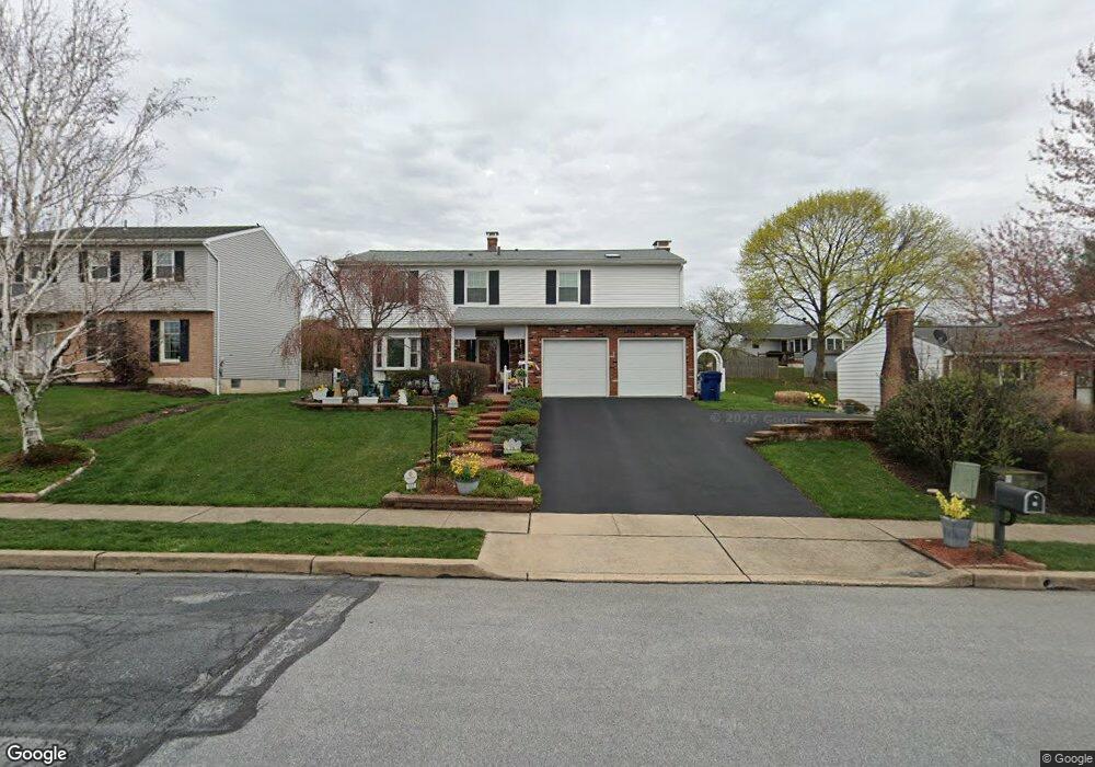 912 Hearthstone Ln, Reading, PA 19608 - photo 1