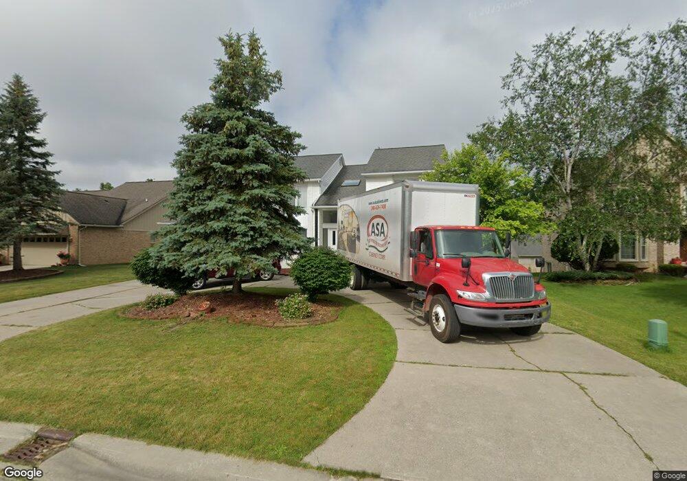 6882 Ravines Cir, West Bloomfield, MI 48322 - photo 1