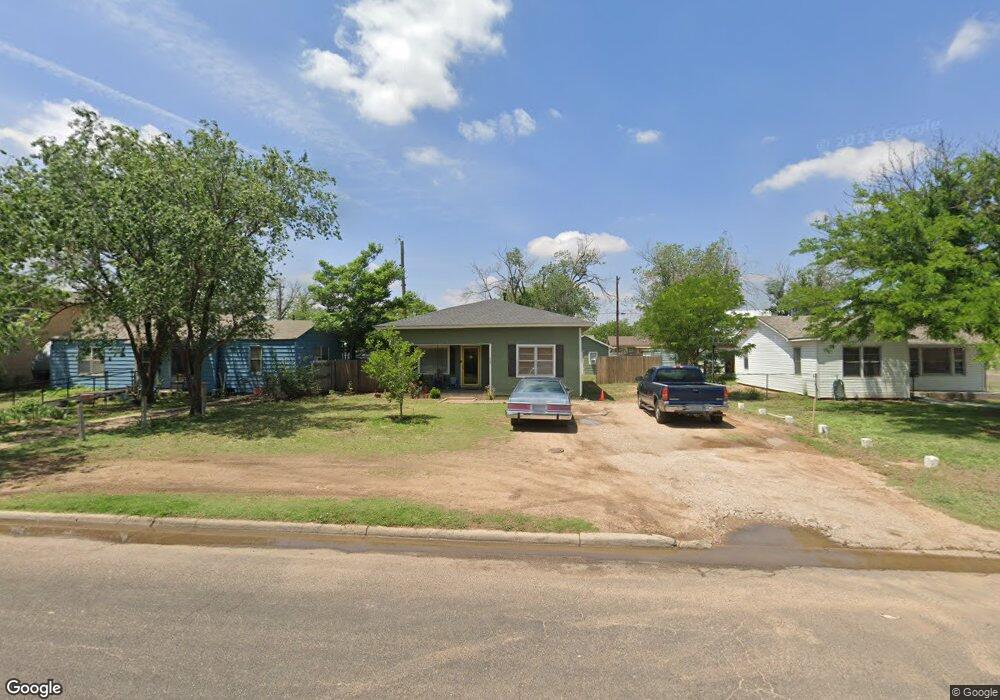 207 Yonkers St, Plainview, TX 79072 - photo 1