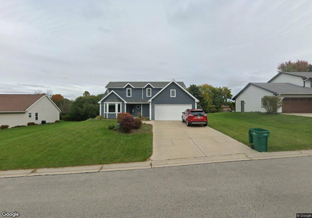 W160N10626 Fieldstone Pass, Germantown, WI 53022 - photo 1