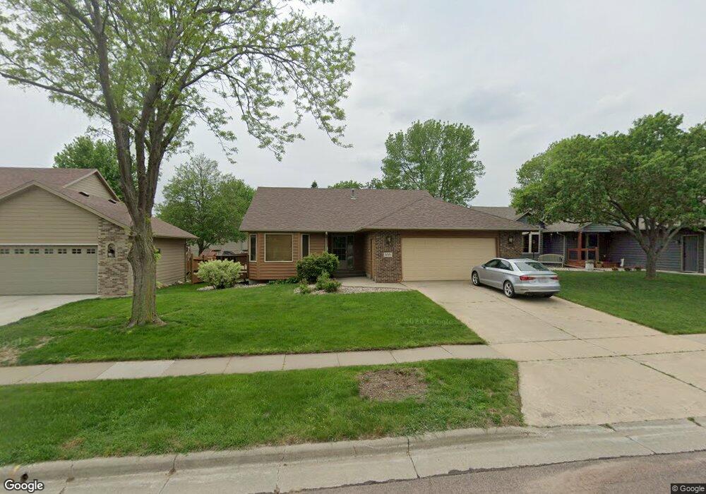 5001 E Blueridge Dr, Sioux Falls, SD 57110 - photo 1