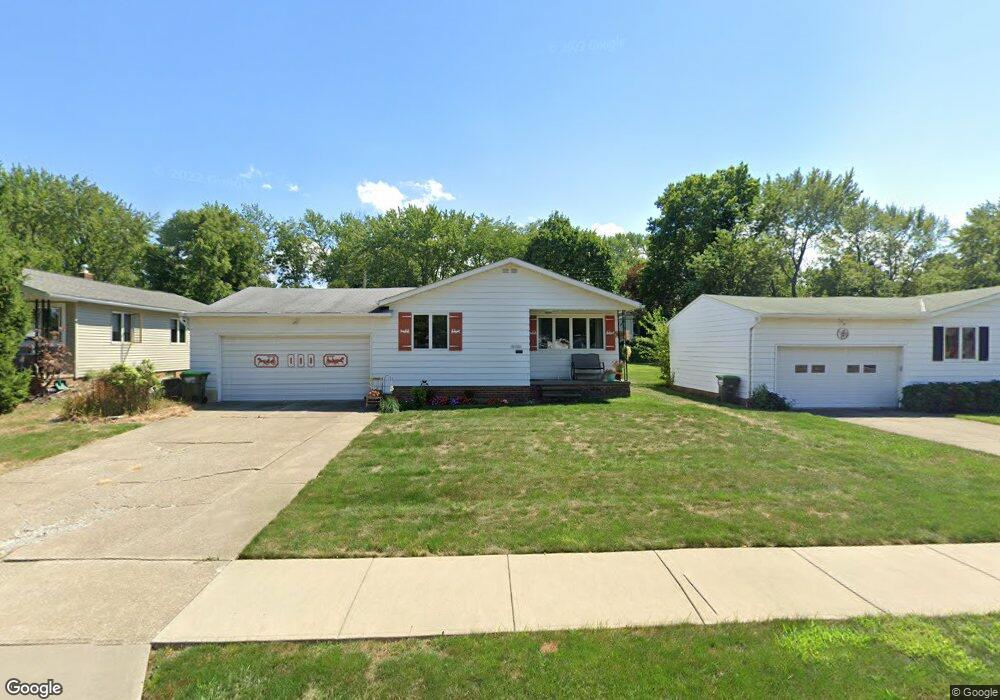 30300 Twin Lakes Dr, Wickliffe, OH 44092 - photo 1