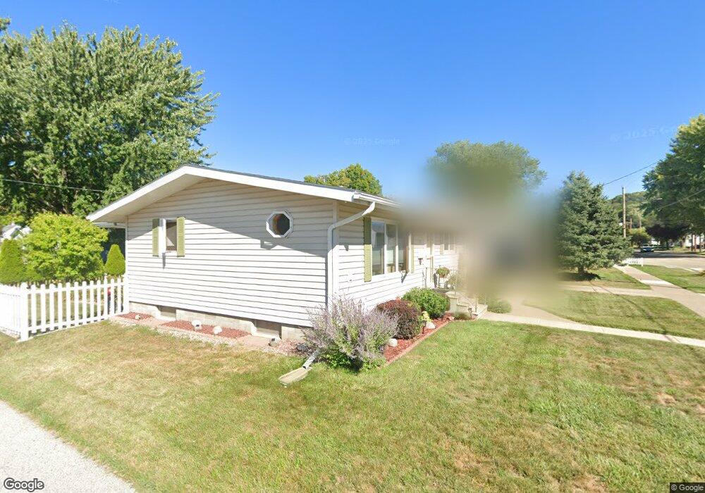 113 N Elm St, La Crescent, MN 55947 - photo 1