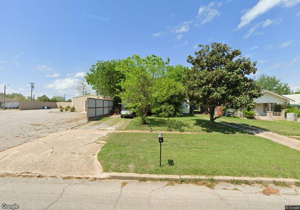 1307 W Oak Ave, Duncan, OK 73533 - photo 1