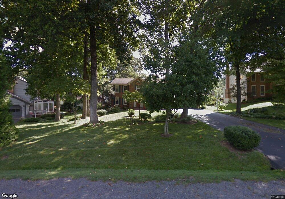 5003 Oakcrest Dr, Fairfax, VA 22030 - photo 1