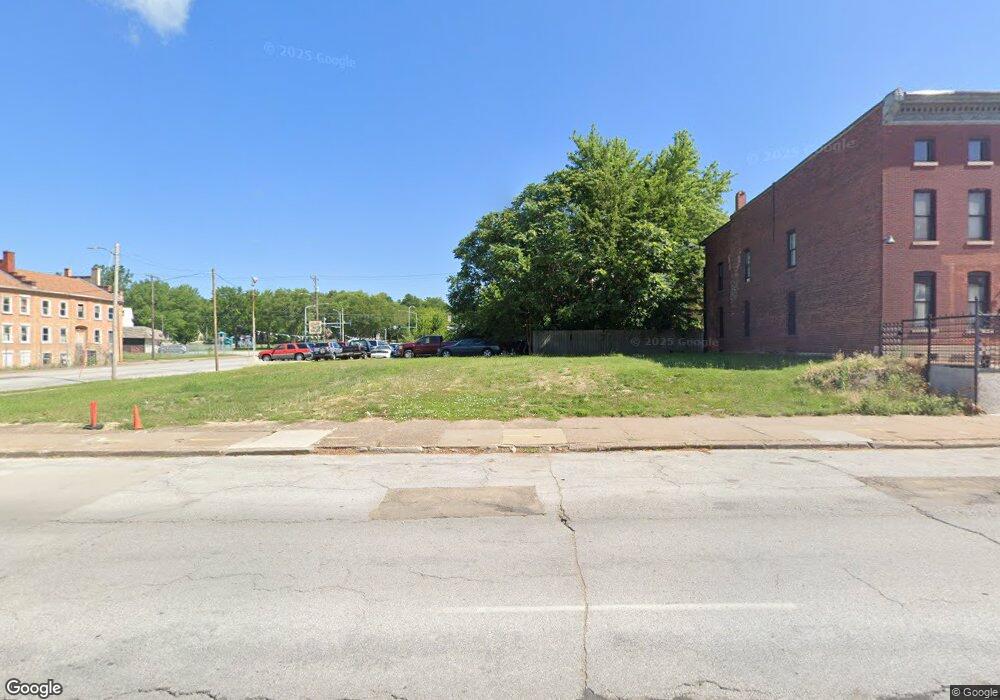 626 W 3rd St, Davenport, IA 52801 - photo 1