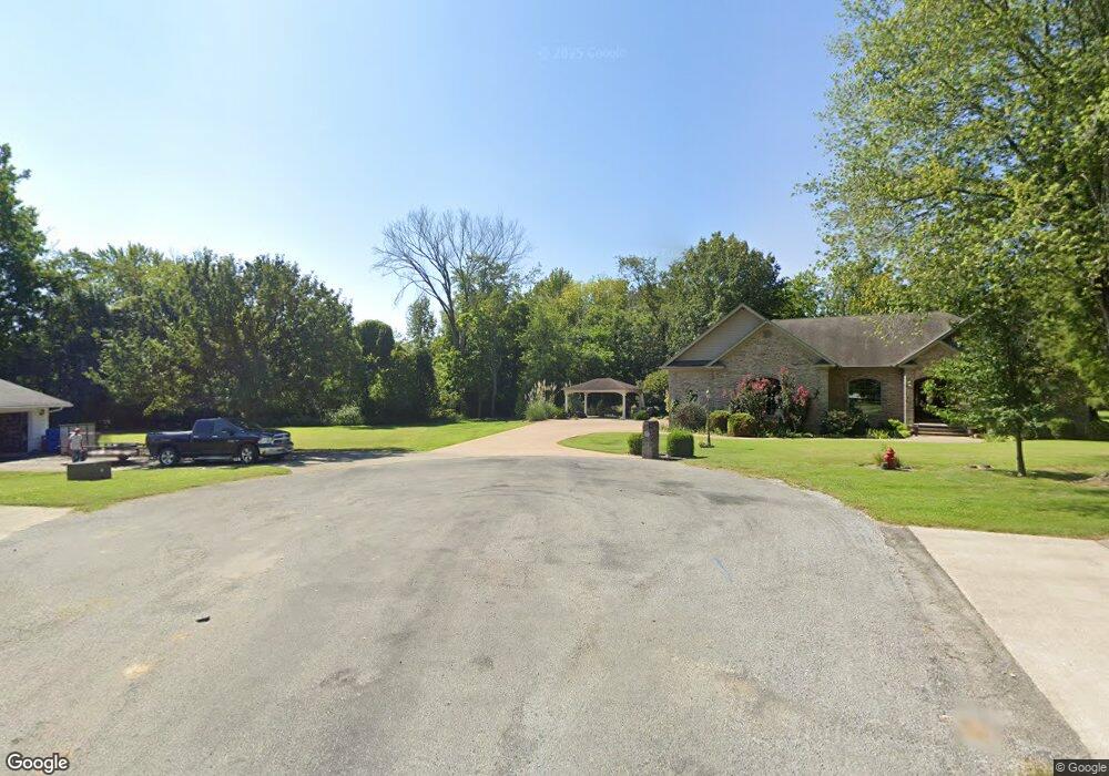 17 Cherokee Dr, Harrisburg, IL 62946 - photo 1