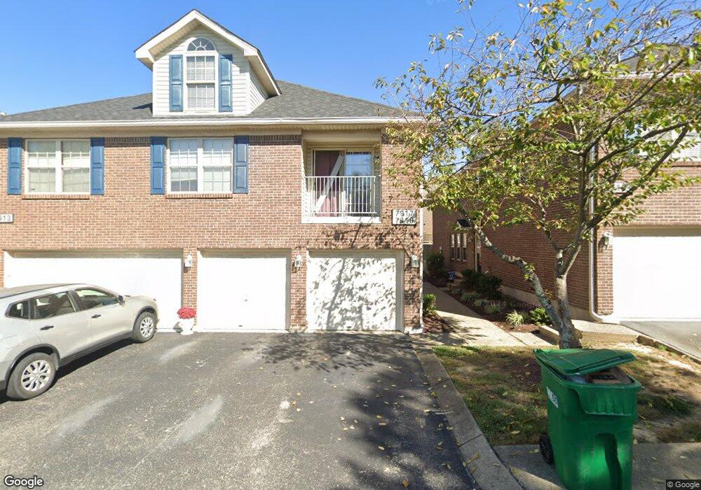 7917 Grand Cascade Dr unit 2, Louisville, KY 40228 - photo 1
