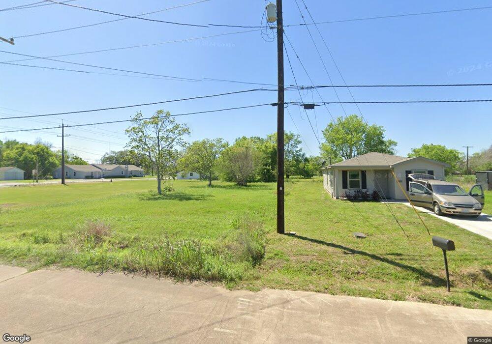 2512 Avenue B, Bay City, TX 77414 - photo 1