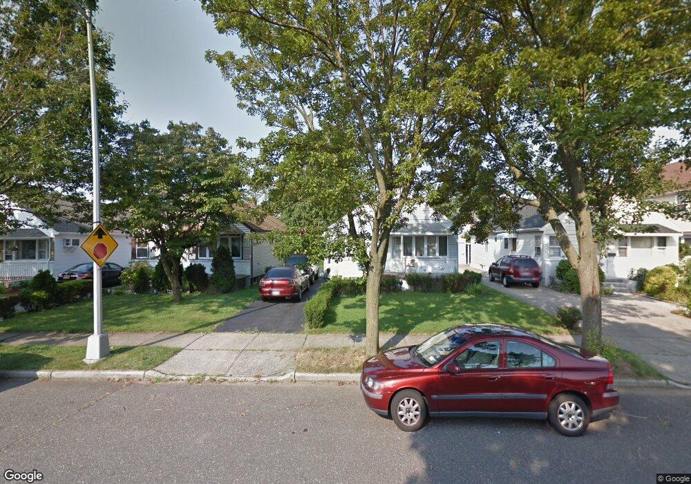 80-52 267th St, Glen Oaks, NY 11004 - photo 1