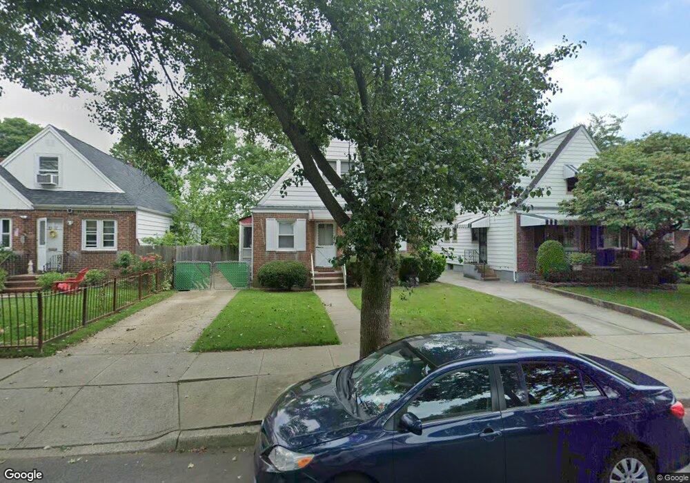 8341 264th St, Glen Oaks, NY 11004 - photo 1