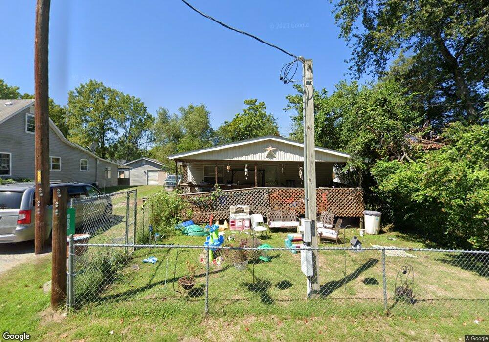 403 S Shaw St, Harrisburg, IL 62946 - photo 1