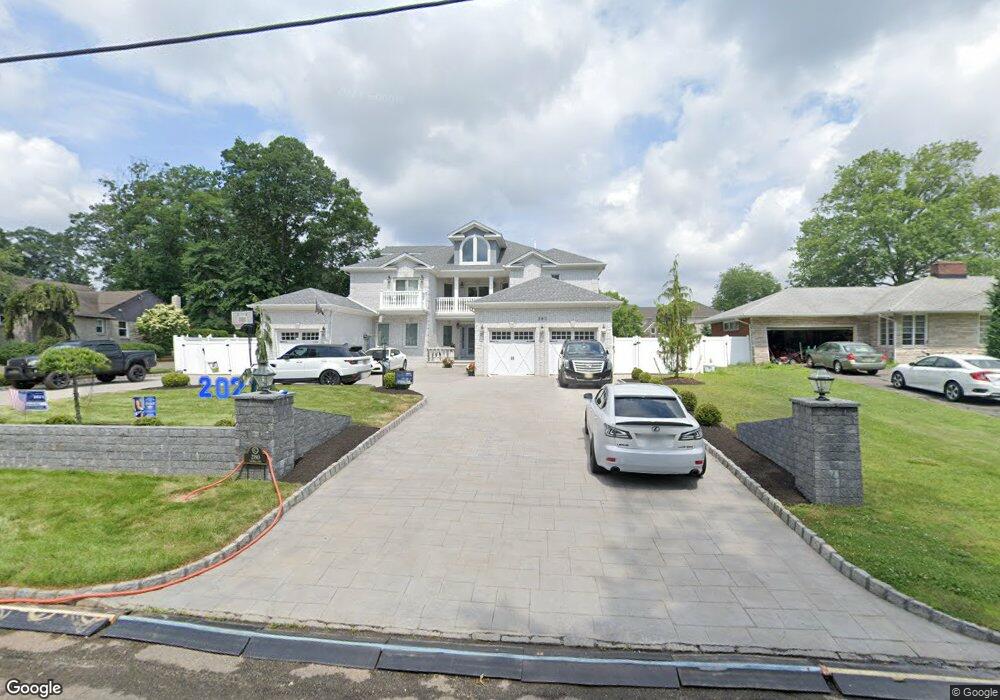 280 Laurel Ln, Clark, NJ 07066 - photo 1