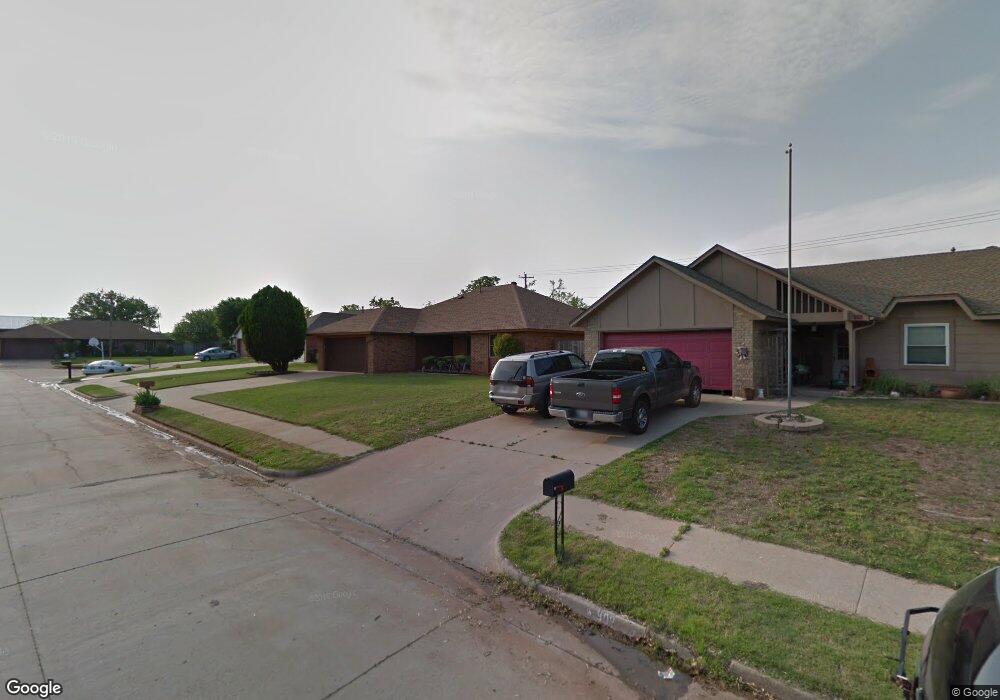 905 NE 20th St, Moore, OK 73160 - photo 1