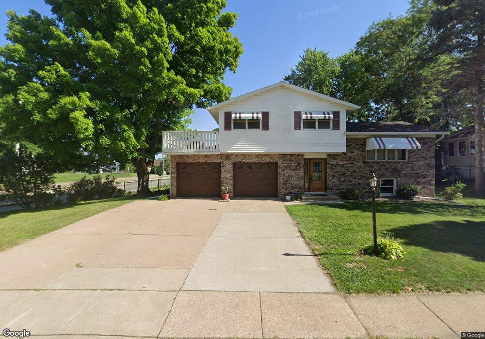 2254 W 45th St, Davenport, IA 52806 - photo 1