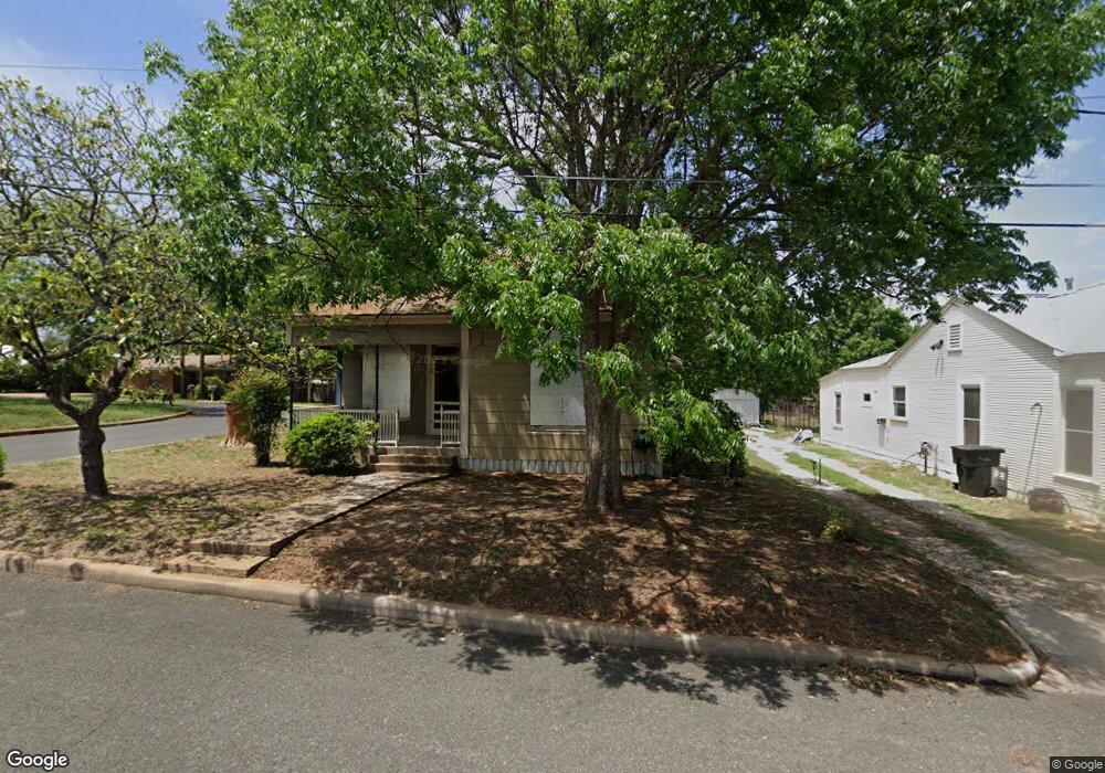 912 Hill St, Fredericksburg, TX 78624 - photo 1