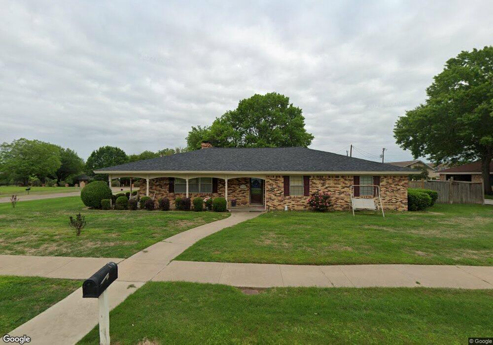 1712 Williamsburg Cir, Ennis, TX 75119 - photo 1