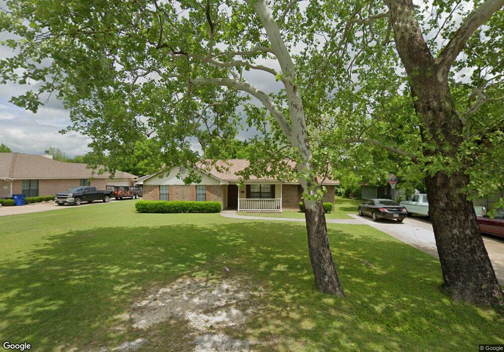1406 N Breckenridge St, Ennis, TX 75119 - photo 1