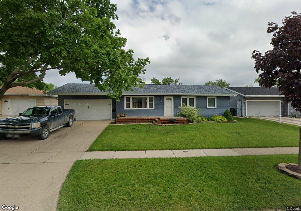 28 25th Ave SW, Cedar Rapids, IA 52404 - photo 1