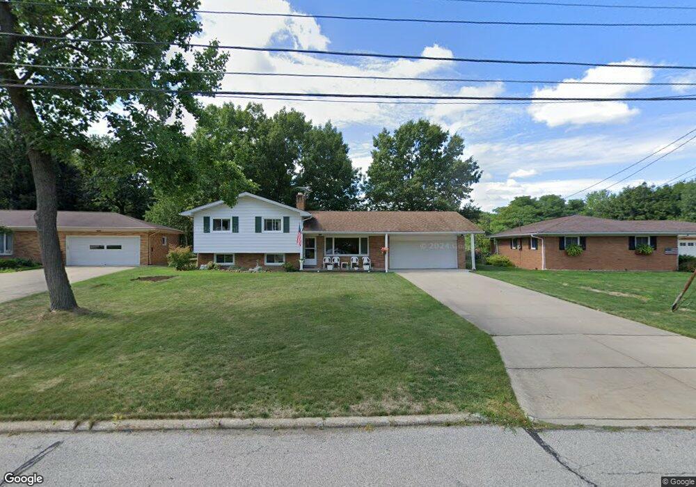 30240 Meadowview Dr, Wickliffe, OH 44092 - photo 1