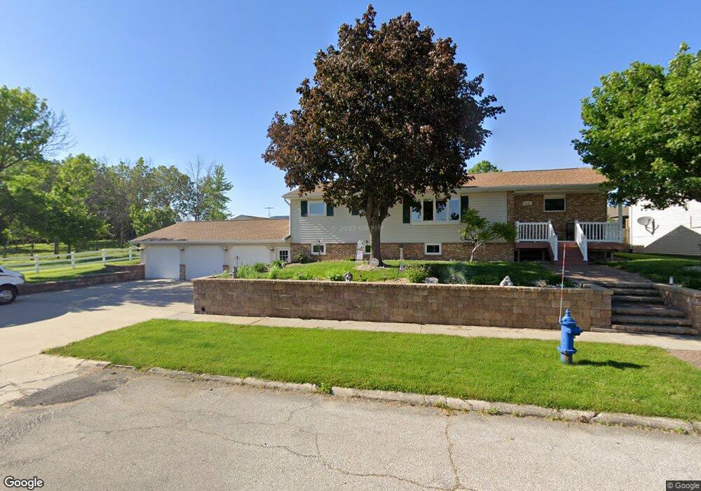 4046 Jodi Dr, Waterloo, IA 50701 - photo 1