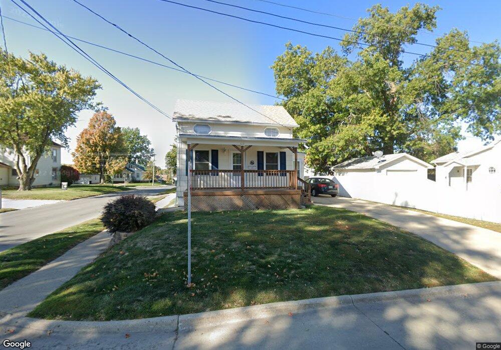 423 E 4 1/2 St S, Newton, IA 50208 - photo 1