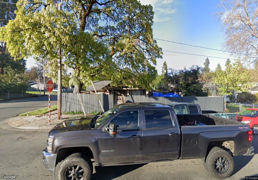 548 NW E St, Grants Pass, OR 97526 - photo 1