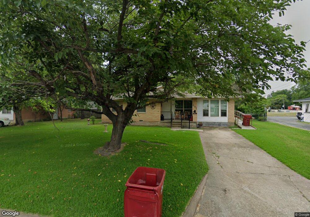 202 E Russell Ave, Bonham, TX 75418 - photo 1