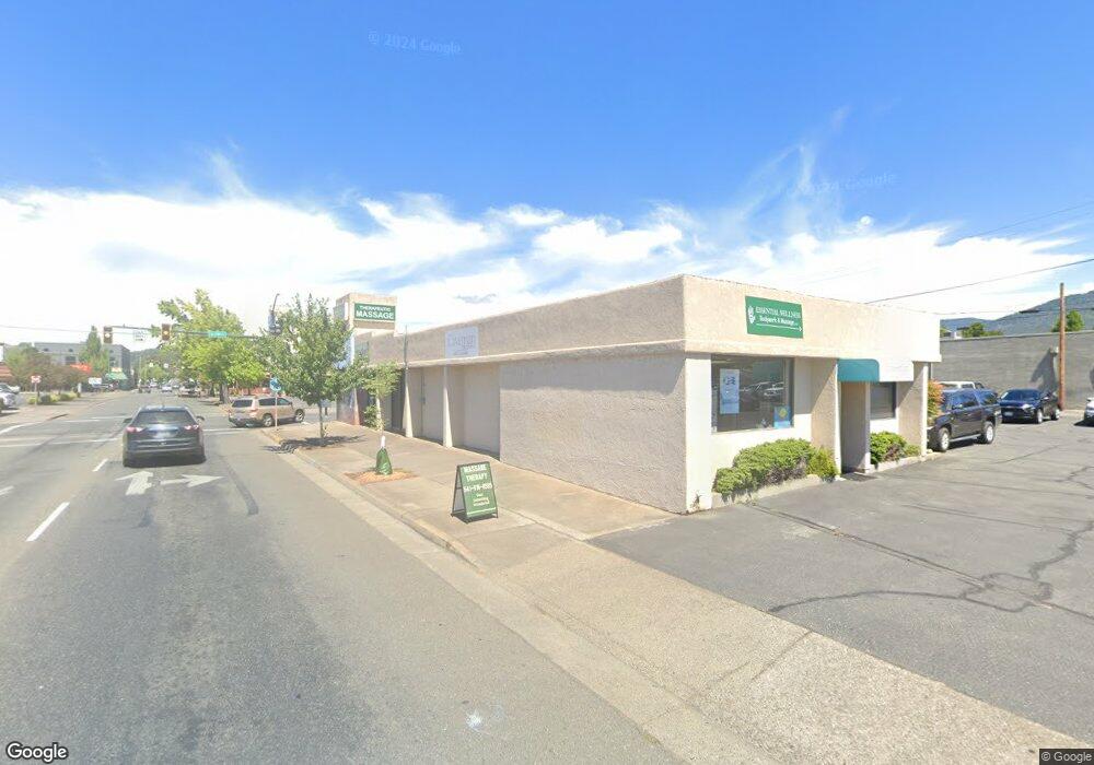 301 NE 7th St, Grants Pass, OR 97526 - photo 1