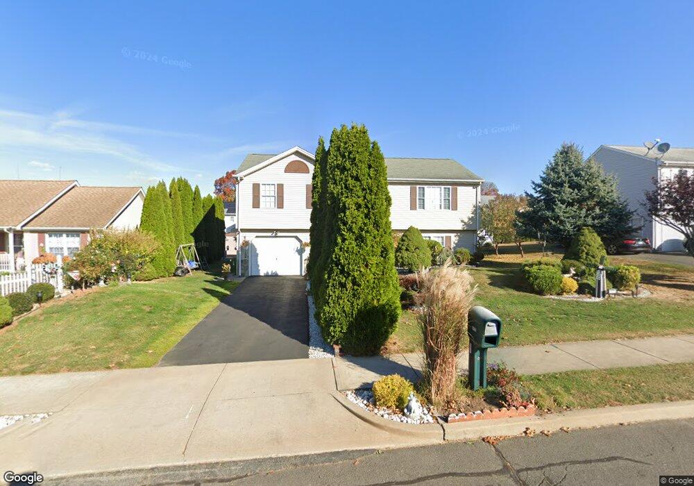 172 Village Green Dr, New Britain, CT 06053 - photo 1