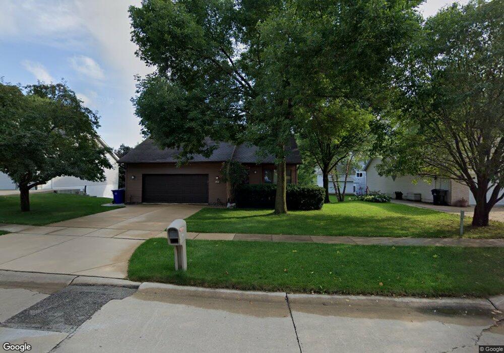 1605 Whitters Way NW, Cedar Rapids, IA 52405 - photo 1