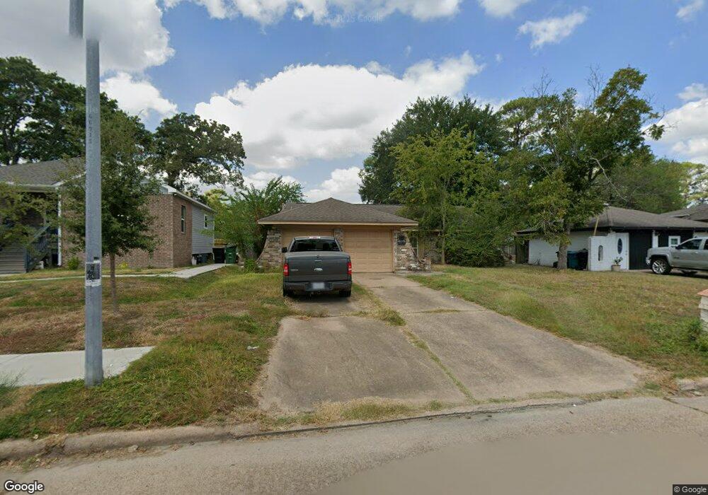 6326 Oaknut Dr, Houston, TX 77088 - photo 1
