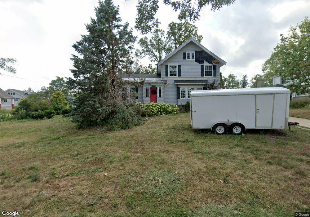 2329 Hillcrest Dr SE, Cedar Rapids, IA 52403 - photo 1