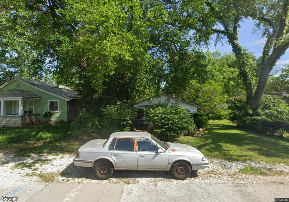 1015 Grove St, Carthage, MO 64836 - photo 1