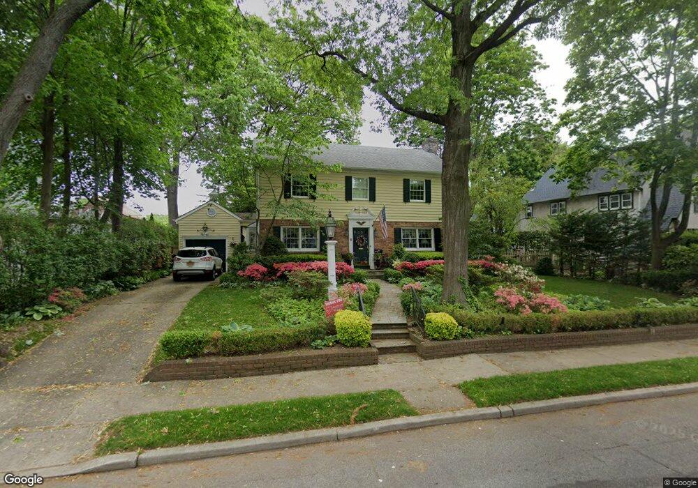 5 Kilburn Rd, Garden City, NY 11530 - photo 1