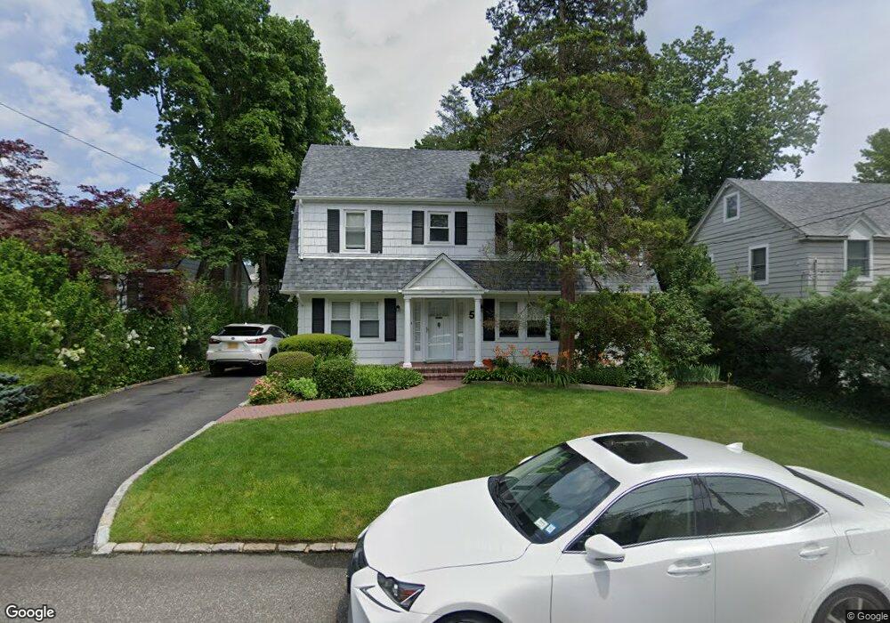 5 Hemsley Ln, Great Neck, NY 11023 - photo 1