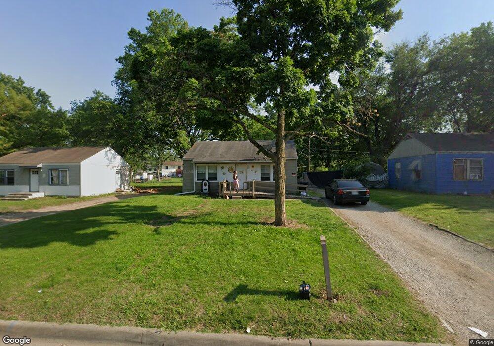 1017 SE Pinecrest Dr, Topeka, KS 66605 - photo 1