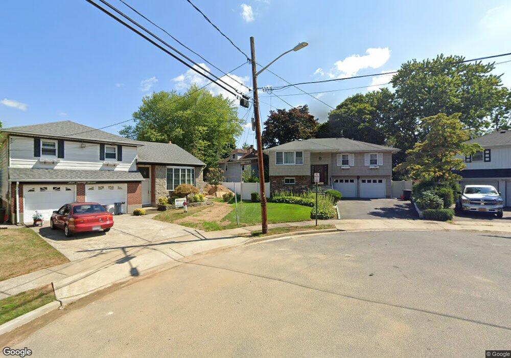 433 Berrywood Ct, West Hempstead, NY 11552 - photo 1