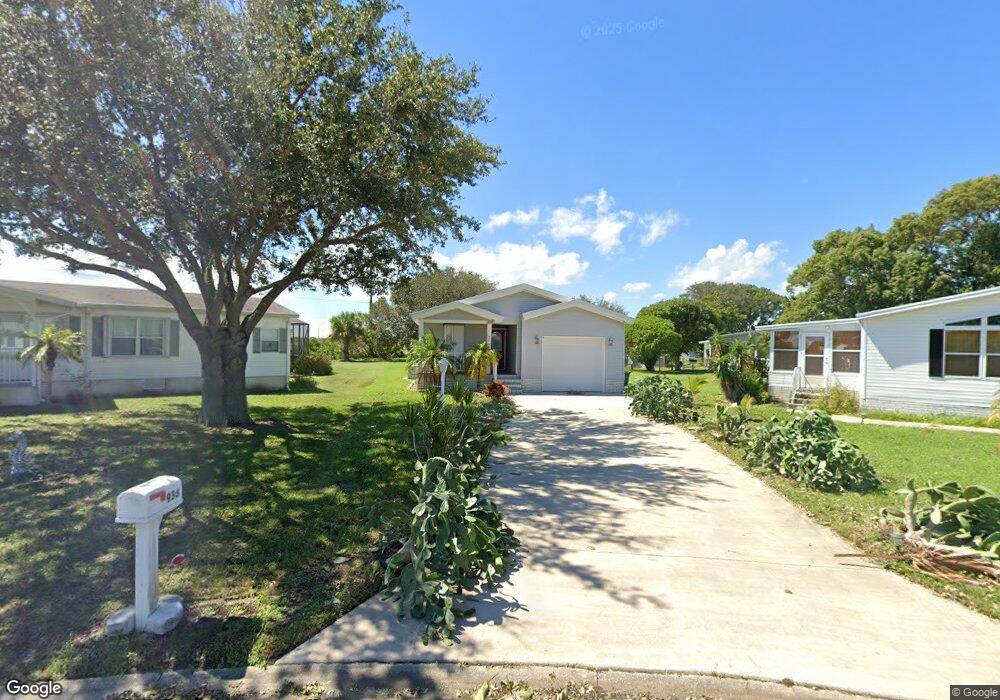 933 Laurel Cir, Sebastian, FL 32976 - photo 1