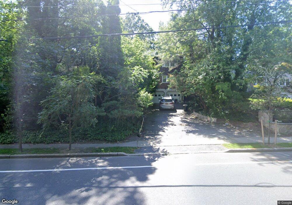 23 N Plandome Rd, Port Washington, NY 11050 - photo 1