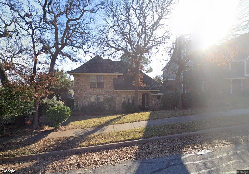 828 Shady Lake Dr, Bedford, TX 76021 - photo 1