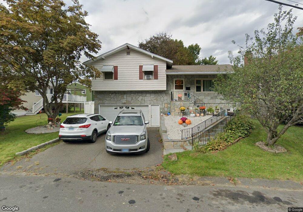 30 Carriage Dr, Waterbury, CT 06708 - photo 1