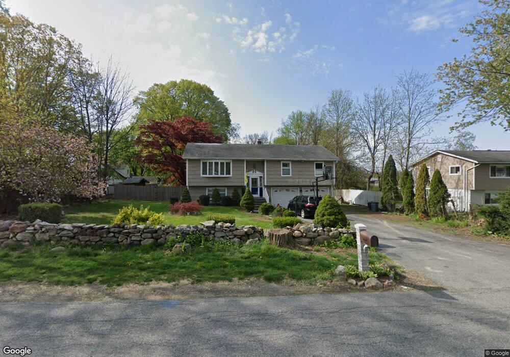 827 Fox Meadow Rd, Yorktown Heights, NY 10598 - photo 1