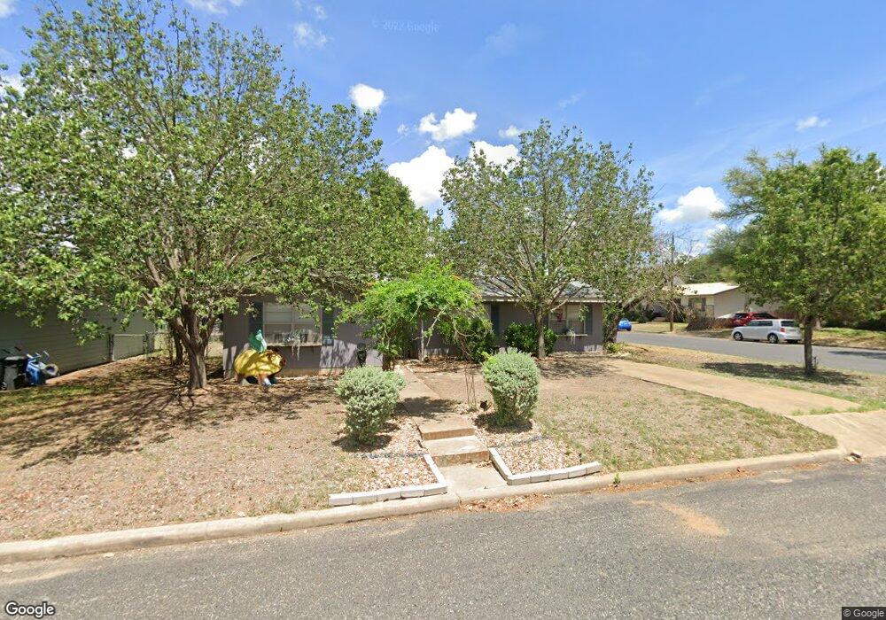 818 N Edison St, Fredericksburg, TX 78624 - photo 1