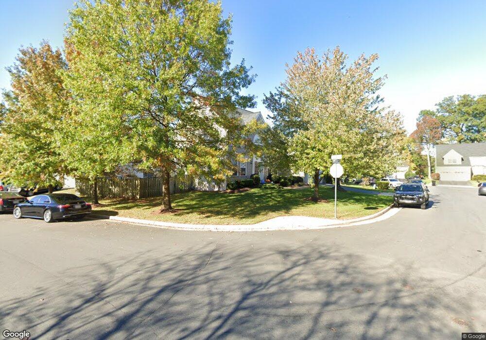 21419 Maple Hollow Ct, Sterling, VA 20164 - photo 1