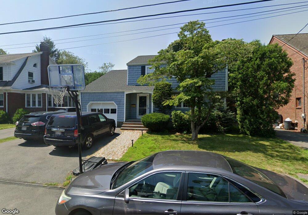 9 Thompson Rd, Marblehead, MA 01945 - photo 1