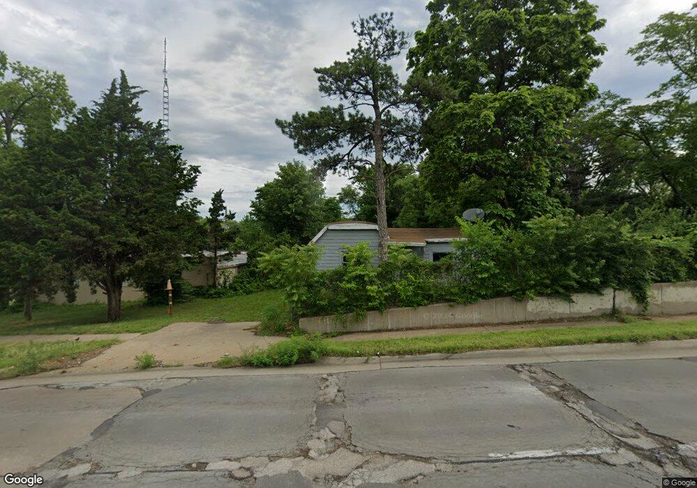 610 SE 29th St, Topeka, KS 66605 - photo 1