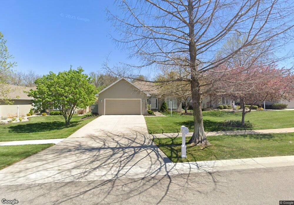 3948 SW Stonybrook Dr, Topeka, KS 66610 - photo 1