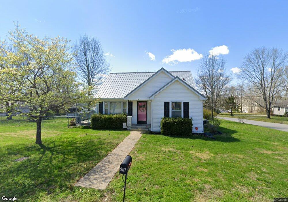 907 W 2nd St, Dickson, TN 37055 - photo 1