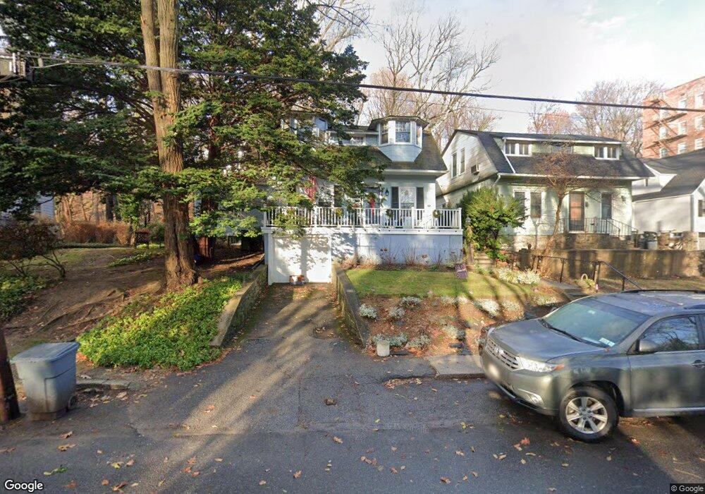 221 Parkview Ave, Bronxville, NY 10708 - photo 1
